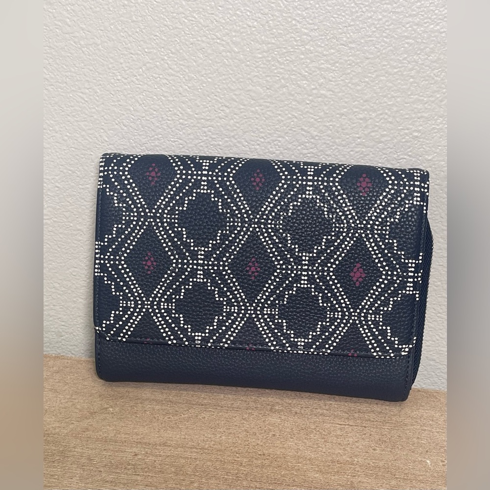 Thirty-One Inspired Crossbody Ltd. Navy and White Geometric Clutch Crossbody NWT - Picture 2 of 9